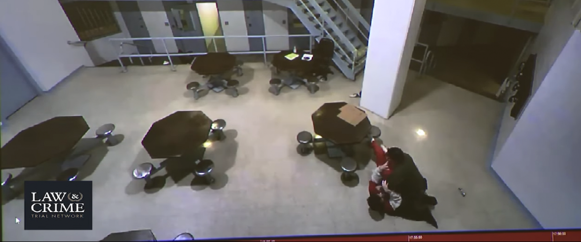 Video tronditëse në ambjentet e burgut.